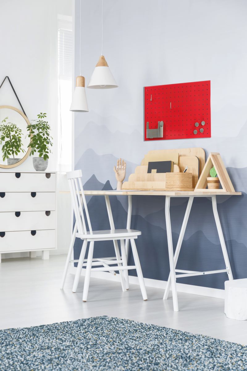 TABLICA perforowana z otworami narzędziowa lub nad biurko MAGNETYCZNA CZERWONA 