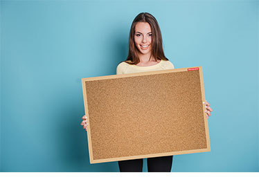 Jak spersonalizować tablicę korkową?